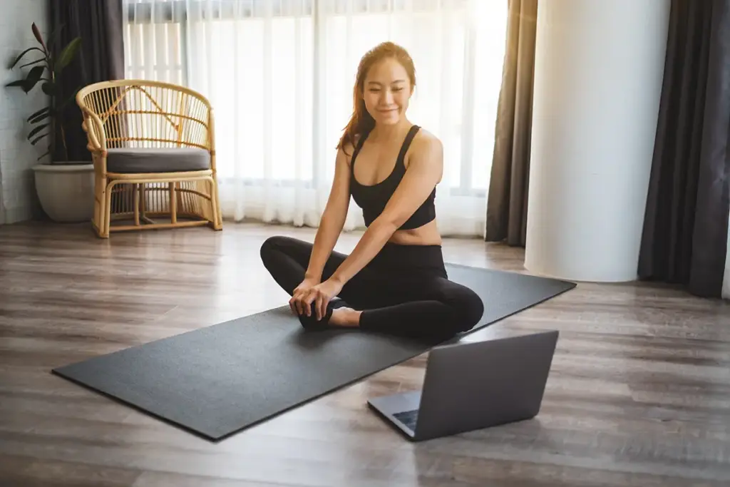 A beautiful young asian woman sitting on training 2024 11 25 21 32 37 utc